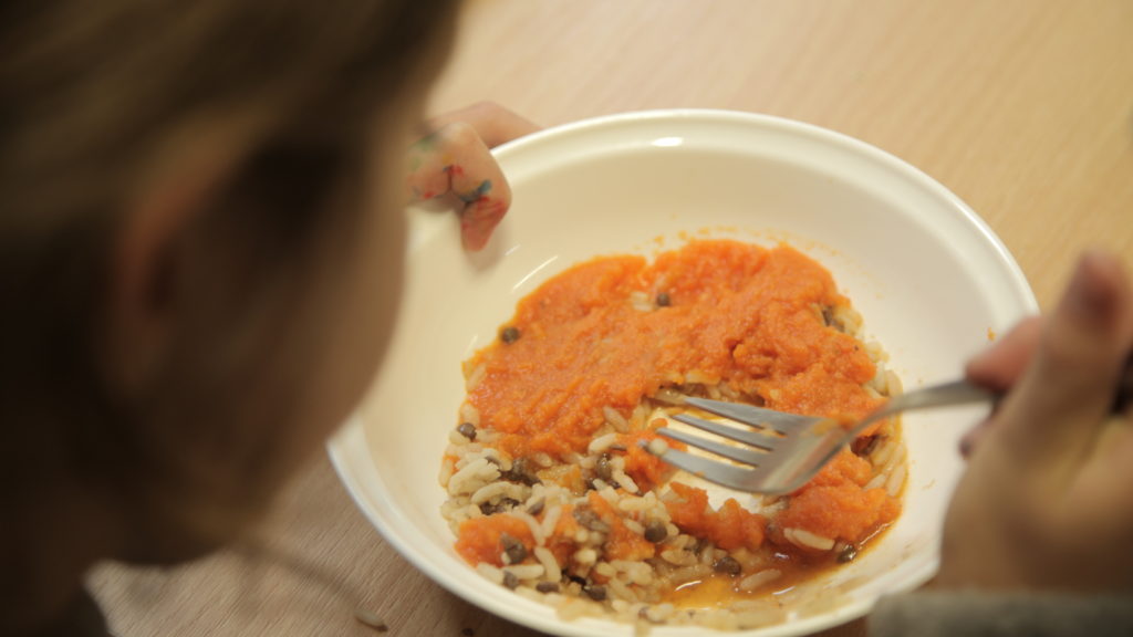 Plat de riz et lentilles pour l’opération assiette solidaire